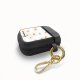 Housse pour Airpods silicone liquide noir Marguerite Motif Ecriture Tendance Evetane